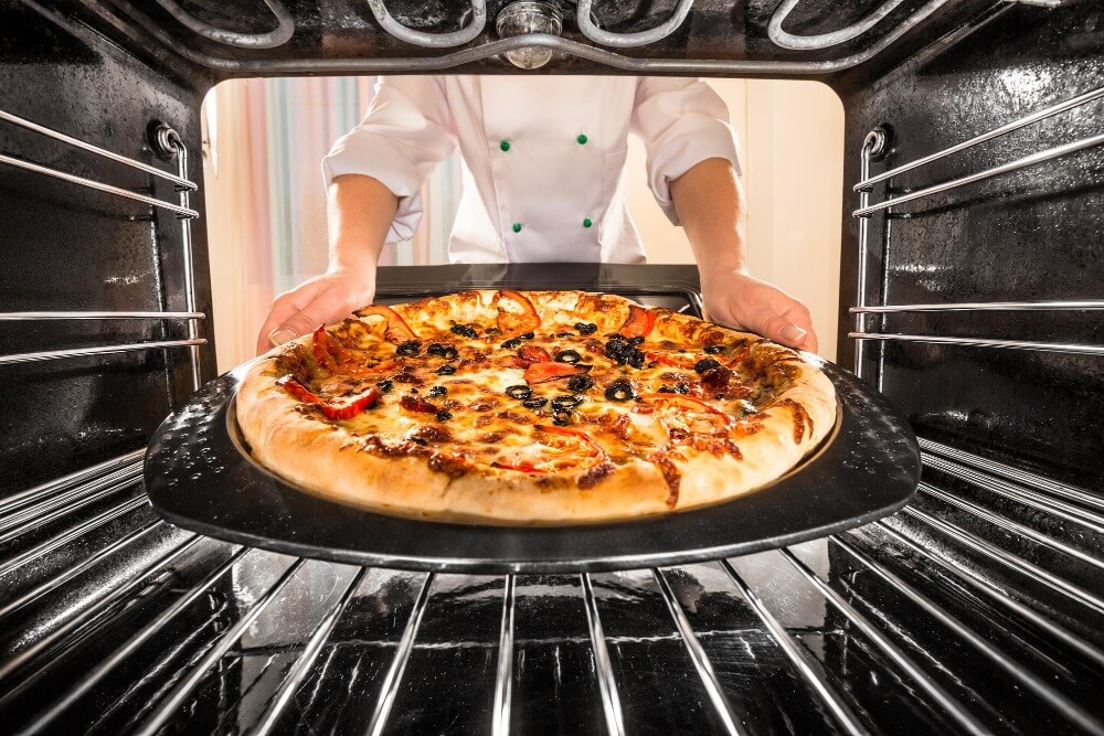 cara-membuat-pizza-dengan-oven